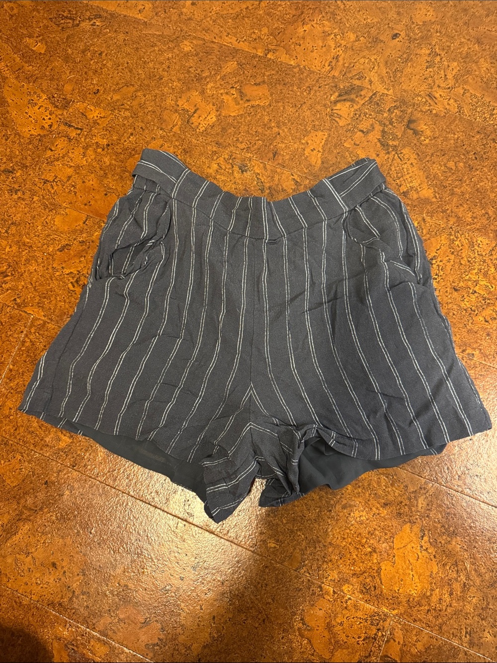 Aritzia Wilfred Striped High-Waist Women's Shorts - Navy and white. Tie back